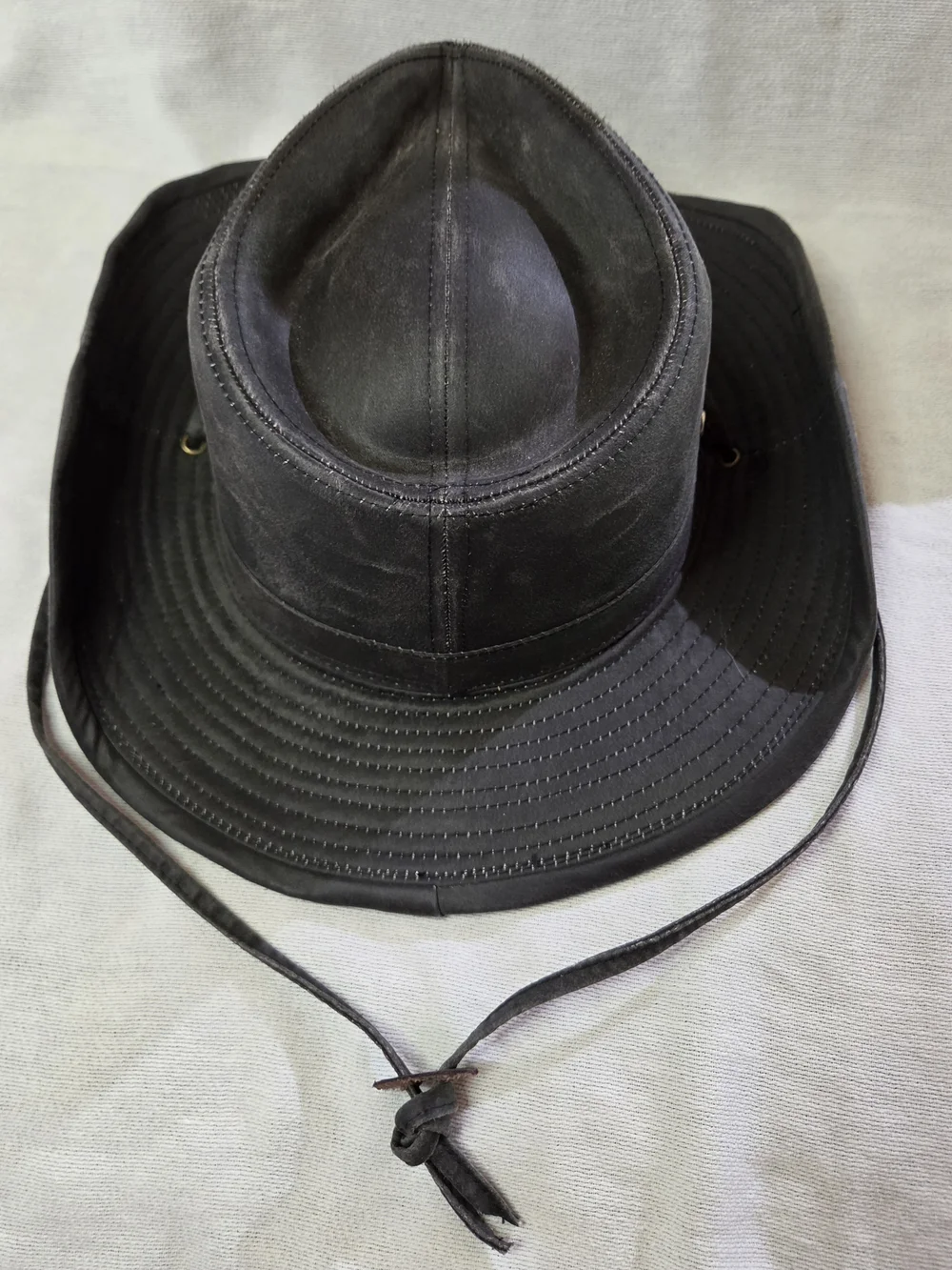 Hawke & Co classic outback